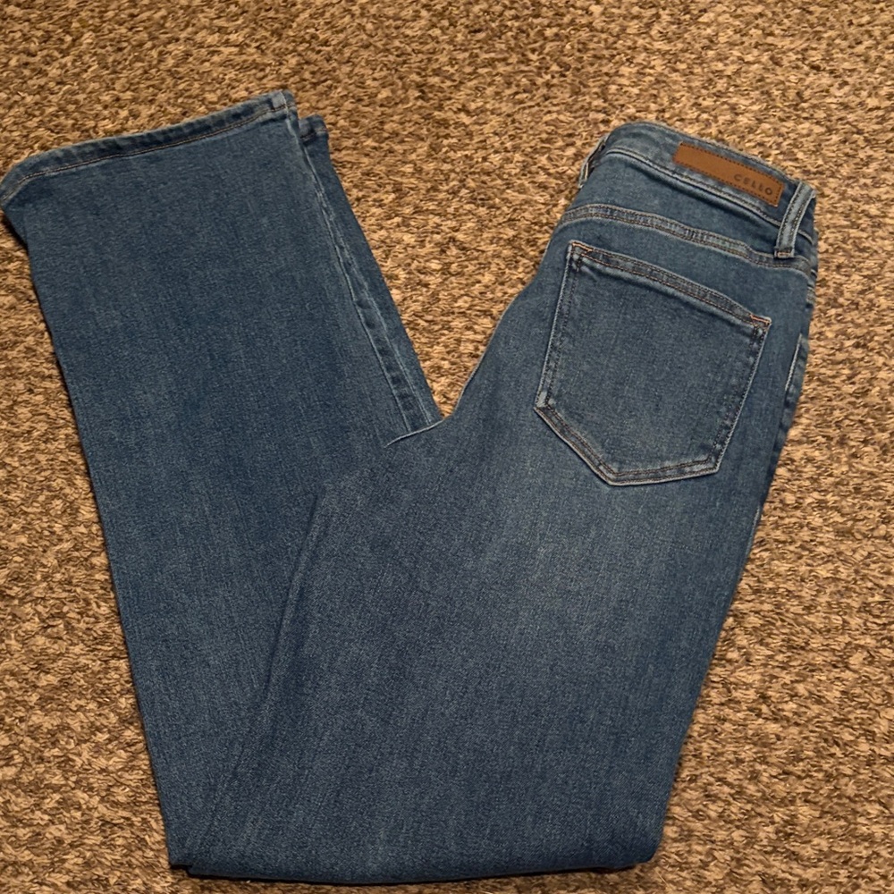 27x32 Cello Women's Straight Leg Blue Jeans